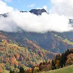 Pensjonat Les Et Roulottes Des Noisetiers Leysin
