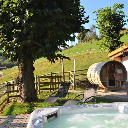 Guest house Les Et Roulottes Des Noisetiers 3*