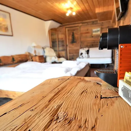 Les Et Roulottes Des Noisetiers Guest house 3*