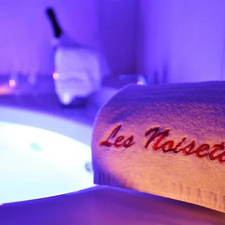 Guest house Les Et Roulottes Des Noisetiers