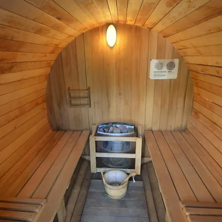 Guest house Les Et Roulottes Des Noisetiers
