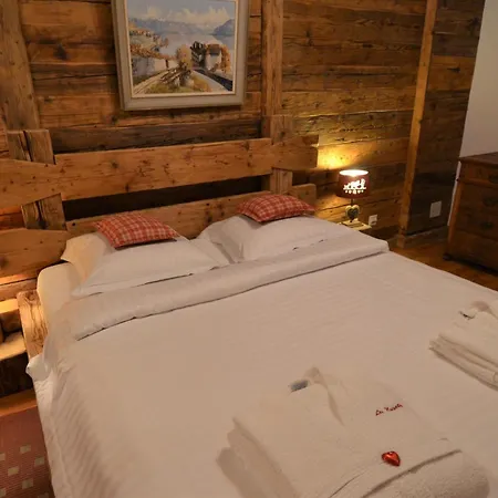 Les Et Roulottes Des Noisetiers Guest house