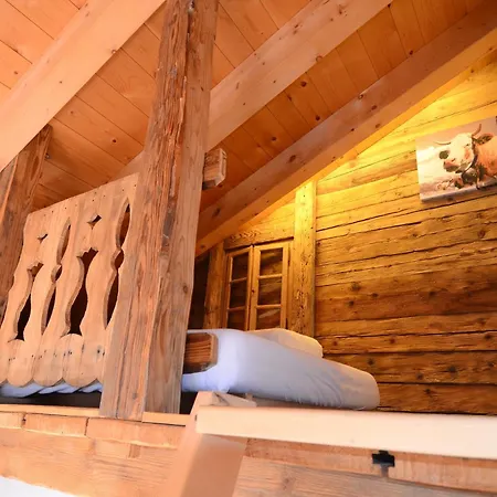 Guest house Les Et Roulottes Des Noisetiers
