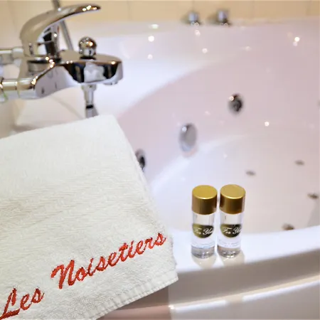 Pensionat Les Et Roulottes Des Noisetiers