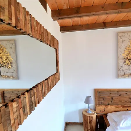 Guest house Les Et Roulottes Des Noisetiers 3*