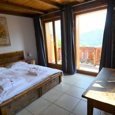 Les Et Roulottes Des Noisetiers Guest house Leysin
