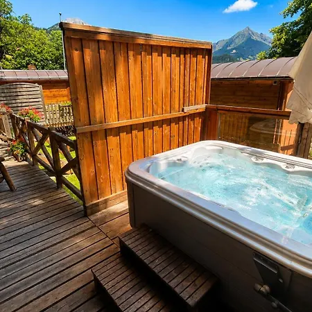 Les Et Roulottes Des Noisetiers Guest house 3*