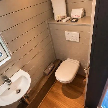 Les Et Roulottes Des Noisetiers Guest house 3*