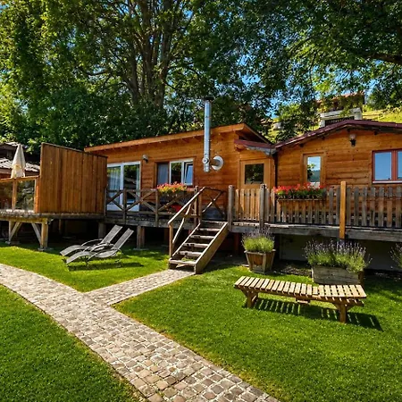 Guest house Les Et Roulottes Des Noisetiers 3*