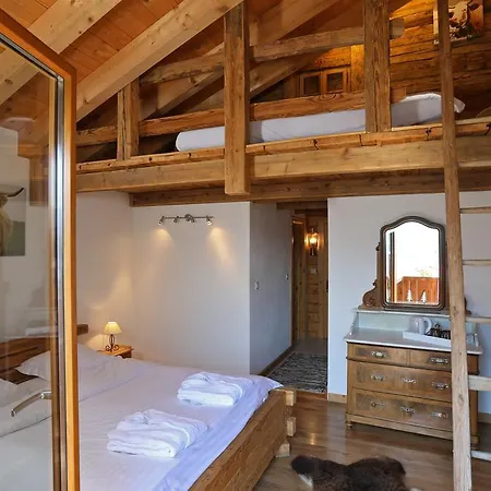 Guest house Les Et Roulottes Des Noisetiers