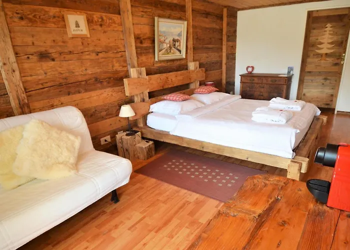 Les Et Roulottes Des Noisetiers Gasthof 3*