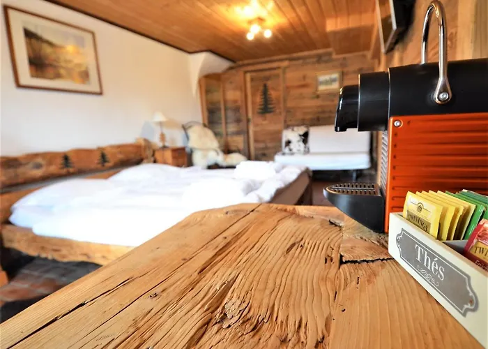 Les Et Roulottes Des Noisetiers Gasthof 3*