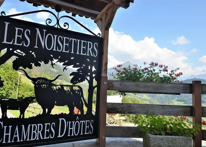 Pensión Les Et Roulottes Des Noisetiers