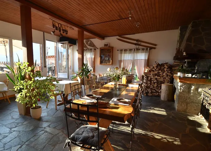 Les Et Roulottes Des Noisetiers Gasthof 3*