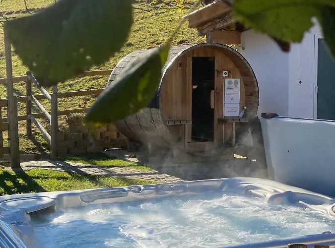 Les Et Roulottes Des Noisetiers