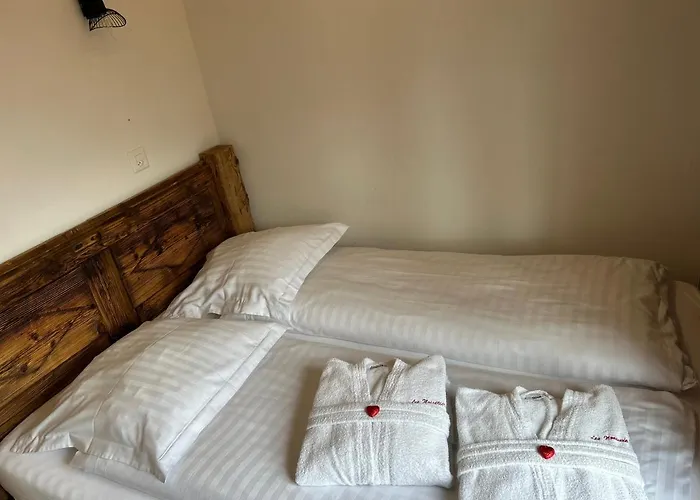 Les Et Roulottes Des Noisetiers