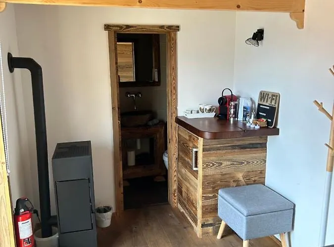 Les Et Roulottes Des Noisetiers