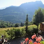 Les Et Roulottes Des Noisetiers בית הארחה