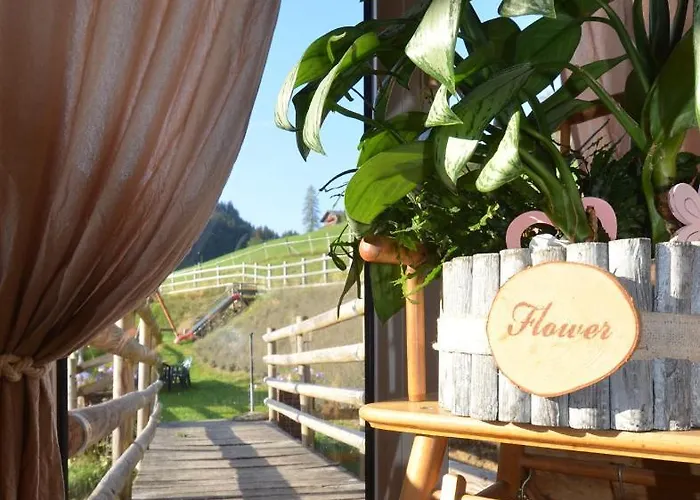 Les Et Roulottes Des Noisetiers 3*