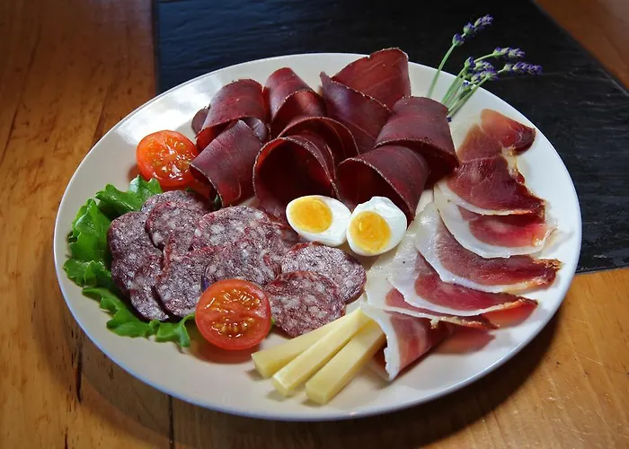 Les Et Roulottes Des Noisetiers 3*